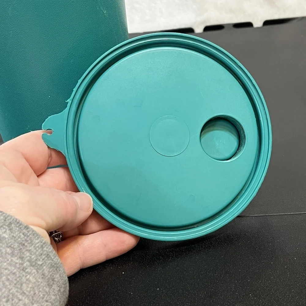 VTG Tupperware Round #563-8 Beverage Pitcher Flip-top Lid A-Tab Teal Green